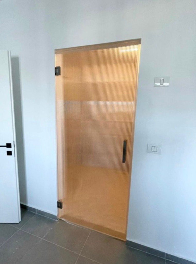 דלת זכוכית — גלריה