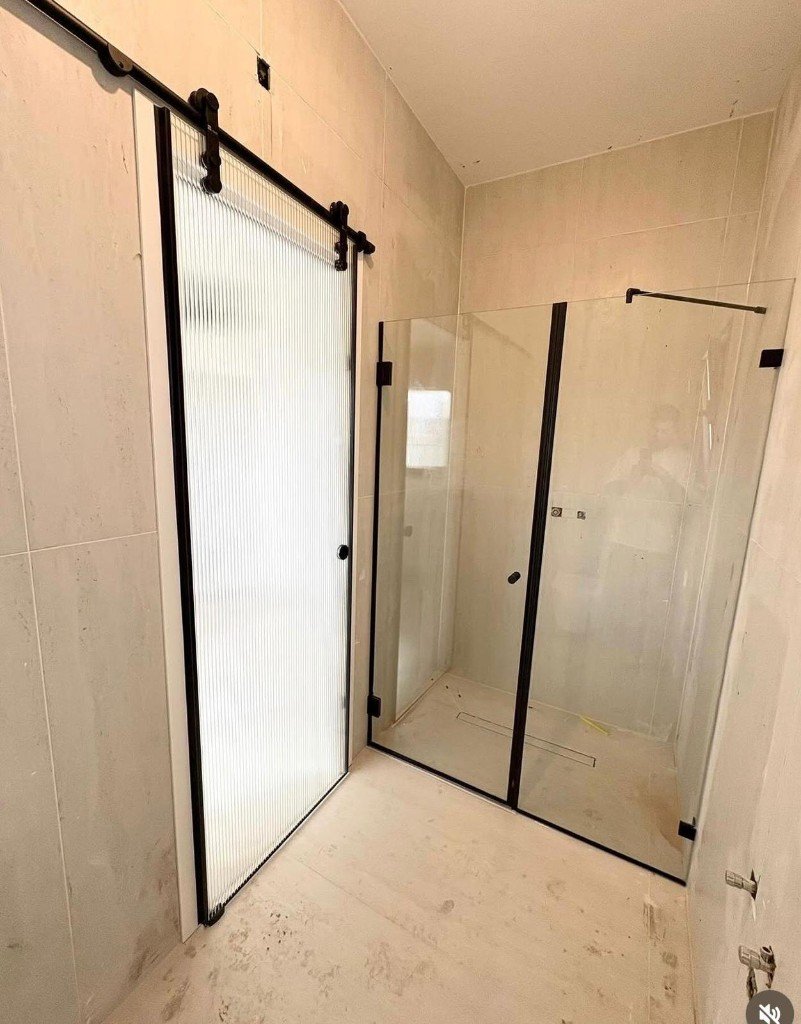 דלת זכוכית — גלריה