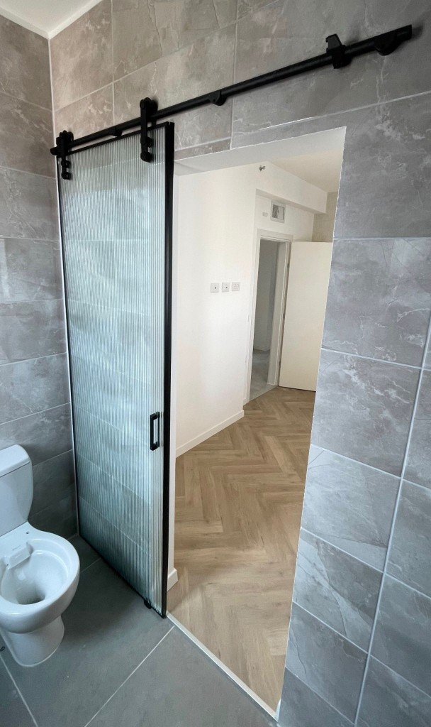 דלת זכוכית — גלריה